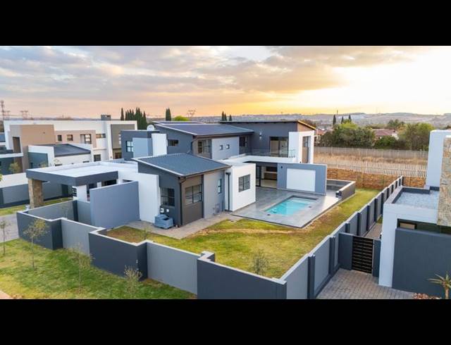 5 BEDROOM HOUSE FOR SALE IN MIDSTREAM HEIGHTS